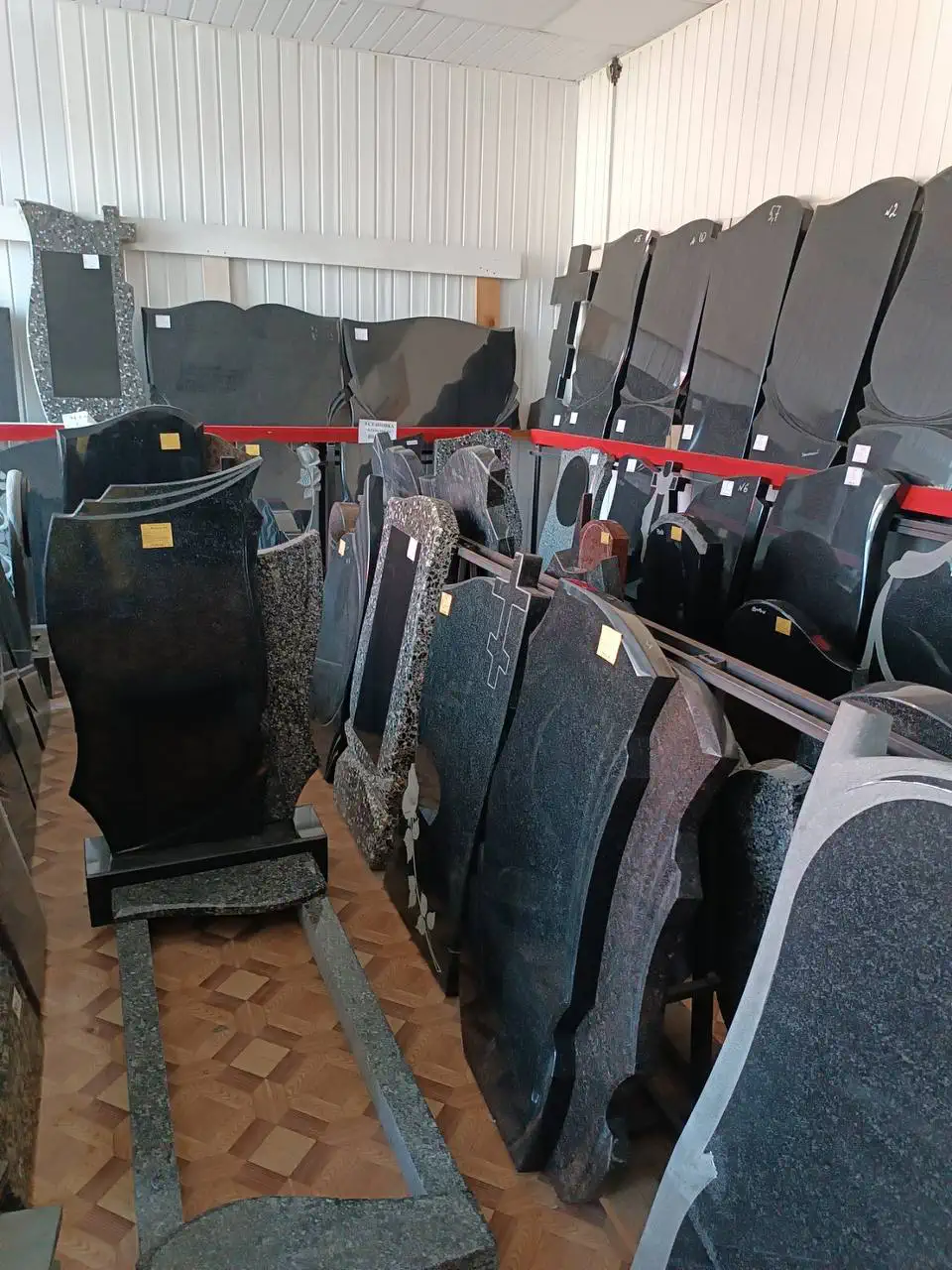 Приём заказов на изготовление памятников и благоустройство могил на центральном рынке в Бобруйске